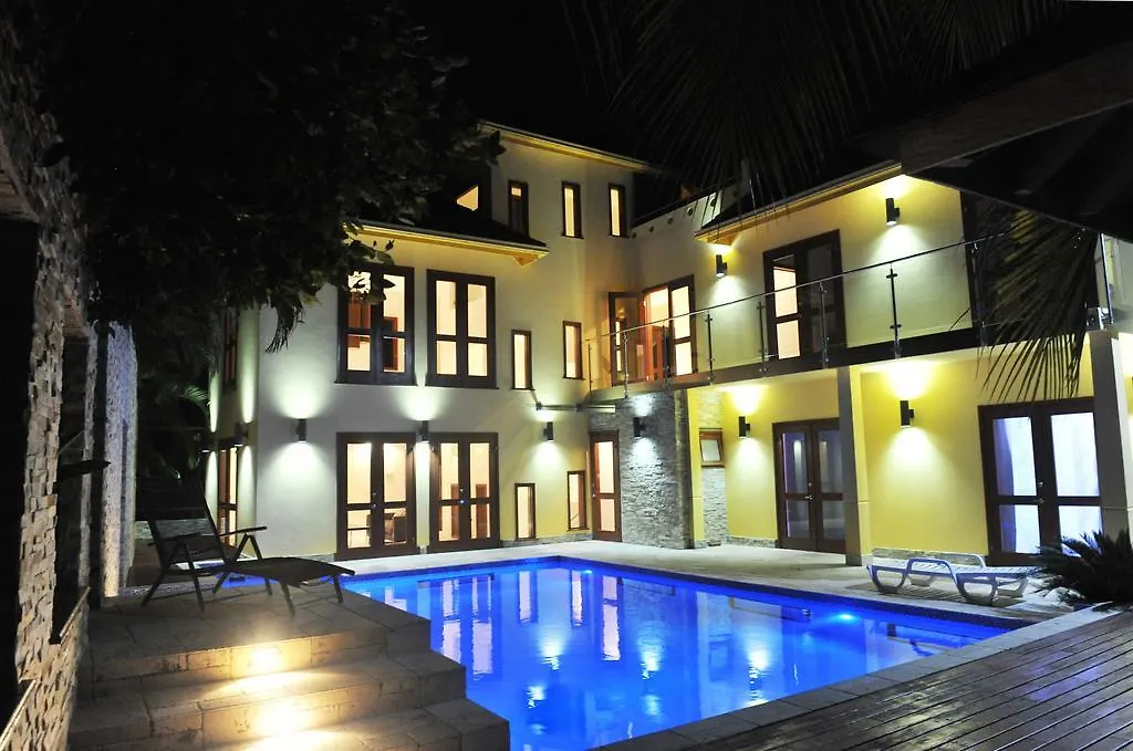 One Luxe Jamaica Villa With Private Pool, Modern Interior And Secluded 奥乔里奥斯 0*,